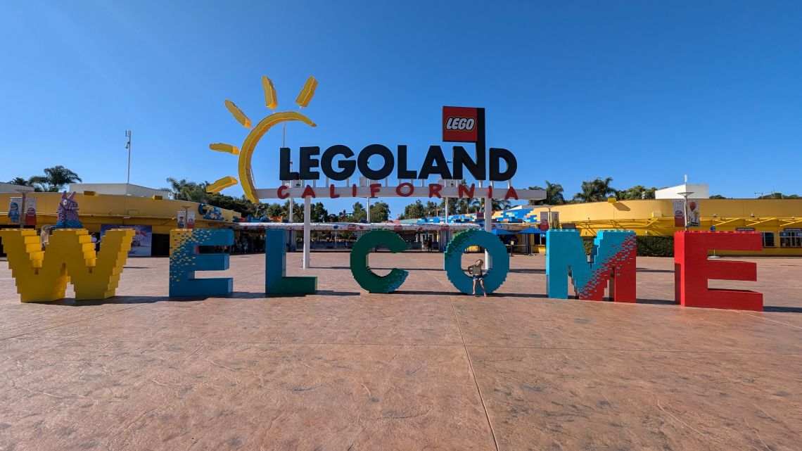 Theme Park Explorers 